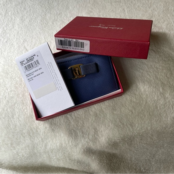 Salvatore Ferragamo zippy wallet - Picture 15 of 16